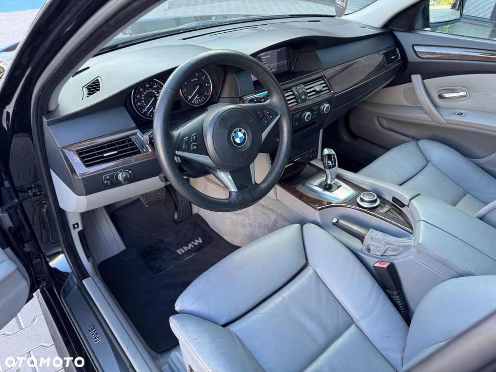 BMW Seria 5 550i Sport-Aut - 22