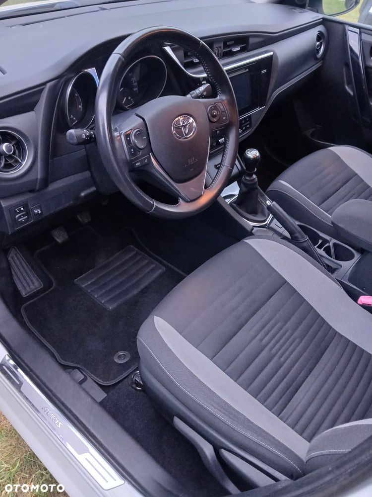 Toyota Auris 1.6 D-4D Prestige - 10
