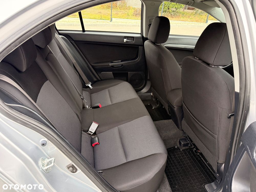 Mitsubishi Lancer 1.8 Intense - 24
