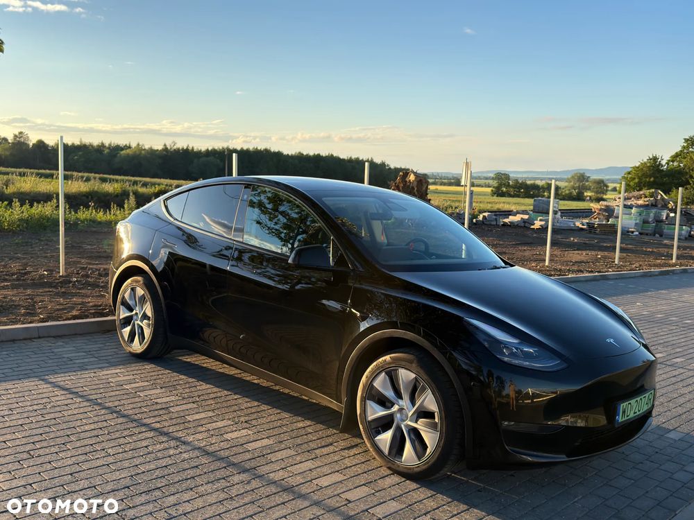 Tesla Model Y - 1