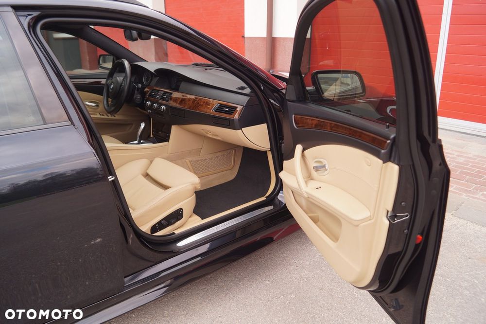 BMW Seria 5 525d Edition Sport - 29