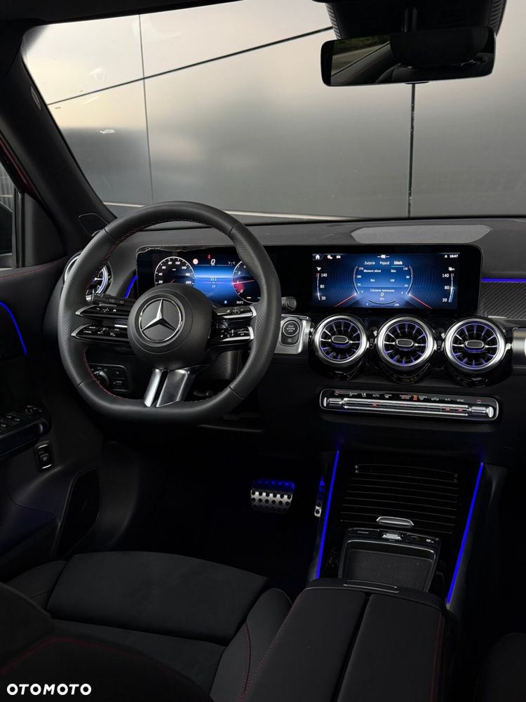 Mercedes-Benz GLB - 38