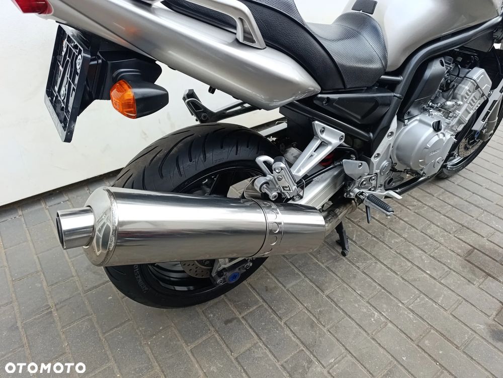 Yamaha FZS - 21
