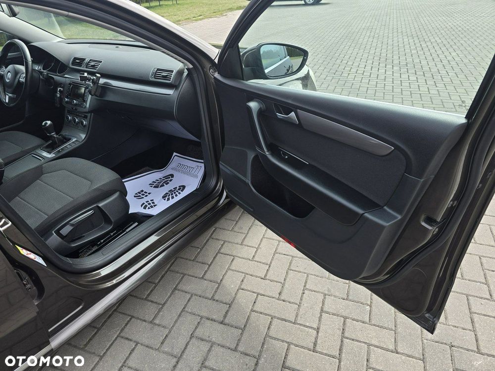 Volkswagen Passat - 33