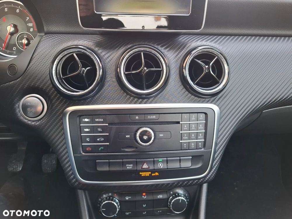 Mercedes-Benz GLA 180 - 9