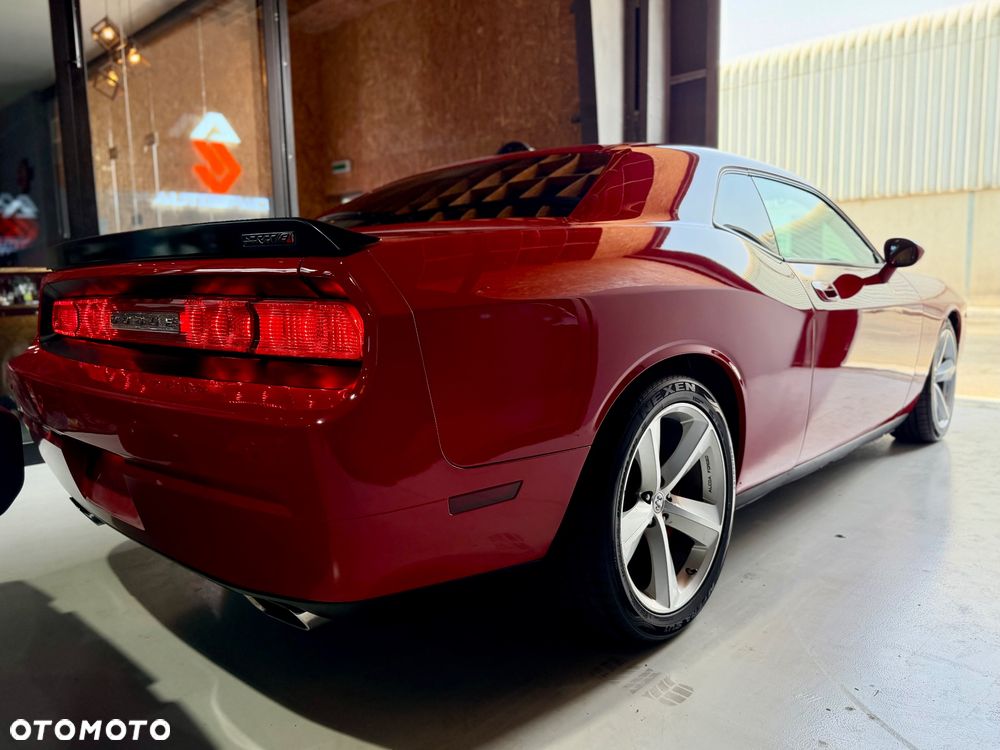 Dodge Challenger 6.1 SRT8 - 2