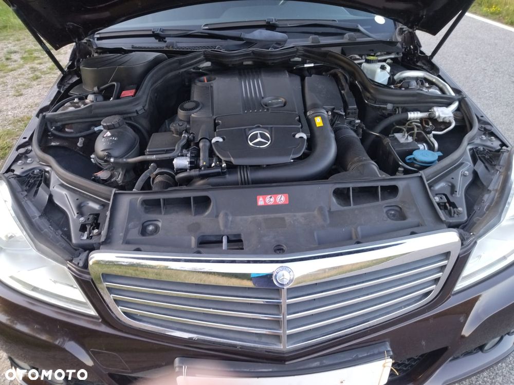 Mercedes-Benz Klasa C 180 CGI BlueEff Classic - 23