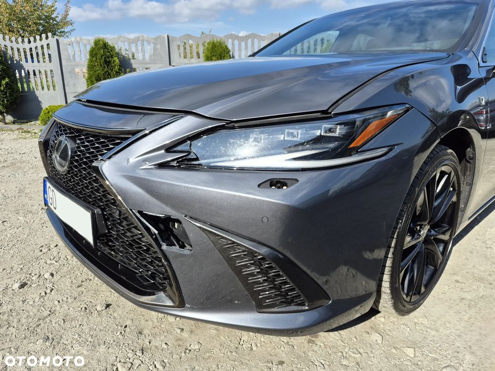 Lexus ES 300h F Sport Edition - 31