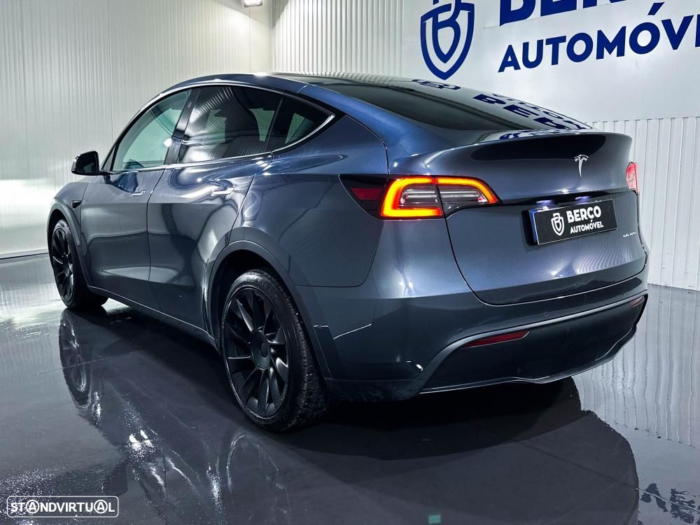 Tesla Model Y - 7