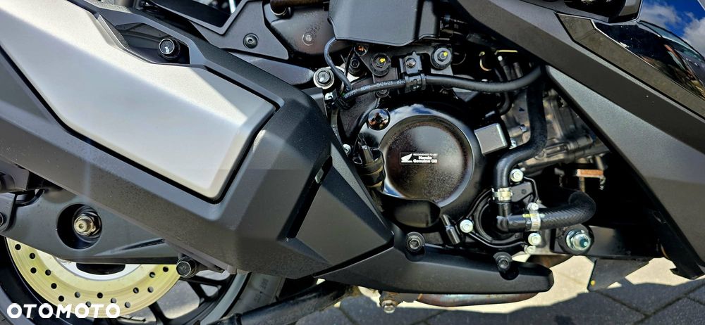 Honda ADV350 - 12