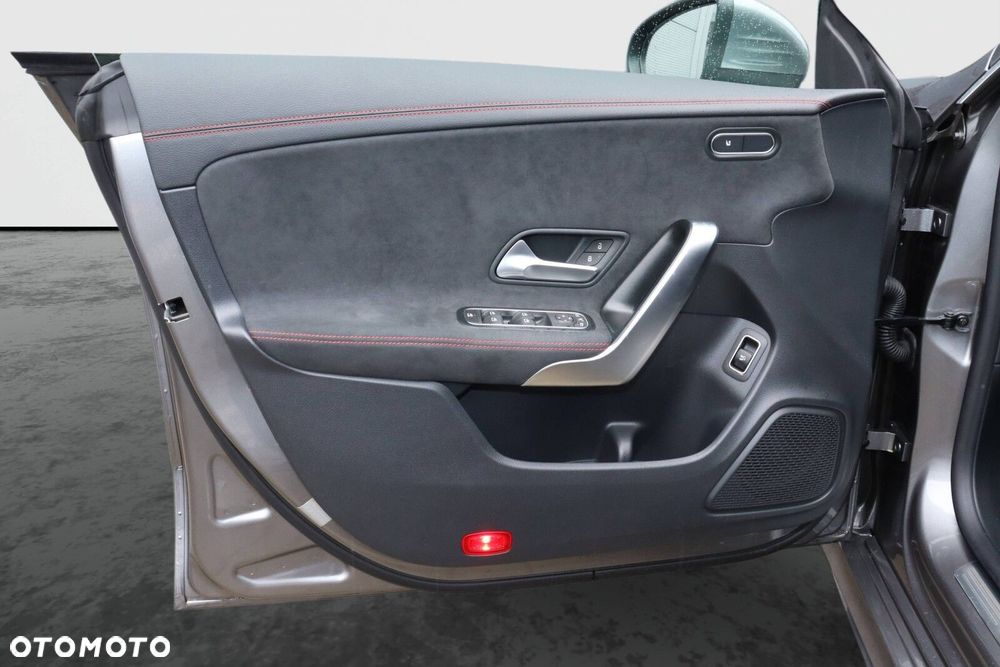 Mercedes-Benz CLA 180 AMG Line 7G-DCT - 7