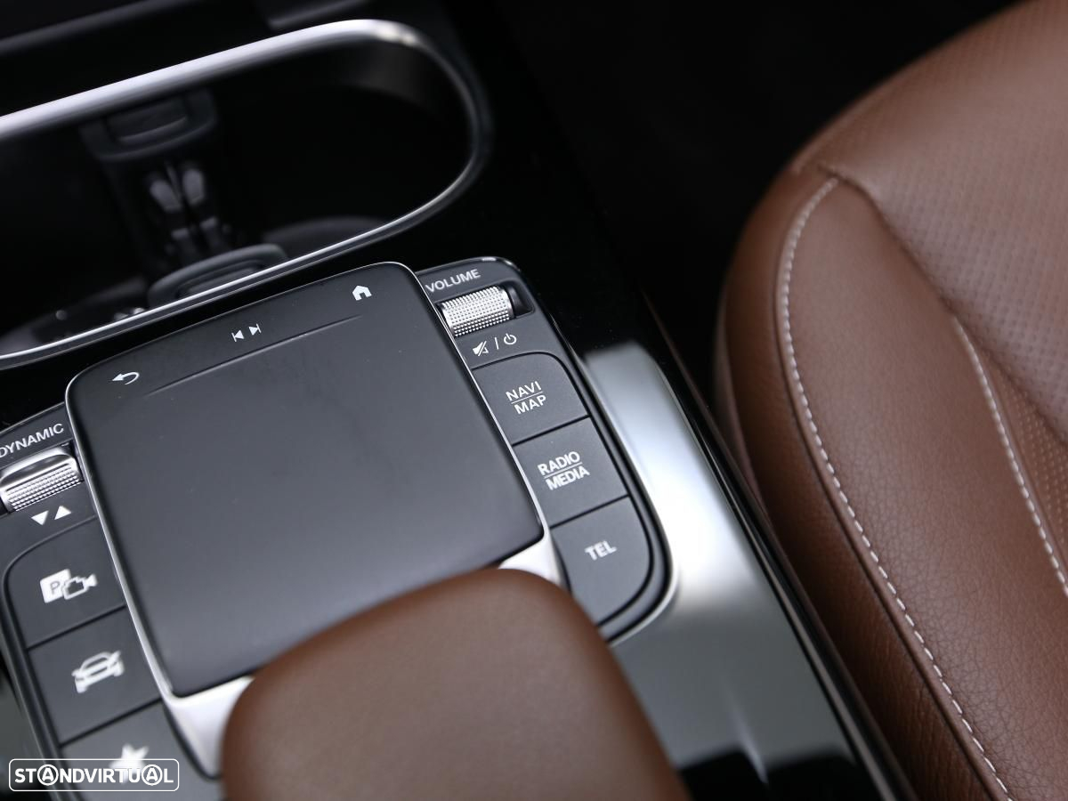 Mercedes-Benz A 250 Limousine e AMG Line - 35