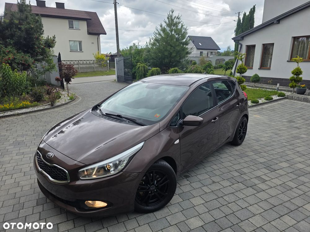 Kia Ceed 1.6 GDI Dream-Team Edition - 17