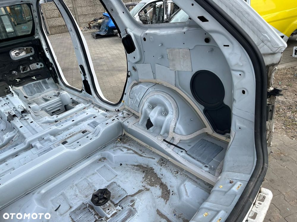 PAS TYŁ ĆWIARTKA WANNA BAGAŻNIKA JEEP GRAND CHEROKEE IV WK2 - 4