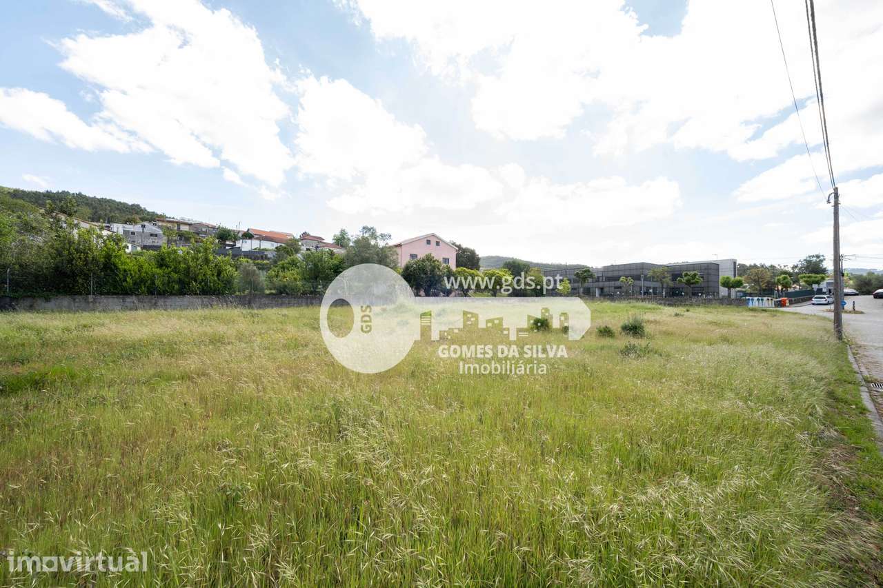 Terreno p/ construção com 115m de frente de estrada em Esporões - Grande imagem: 4/8