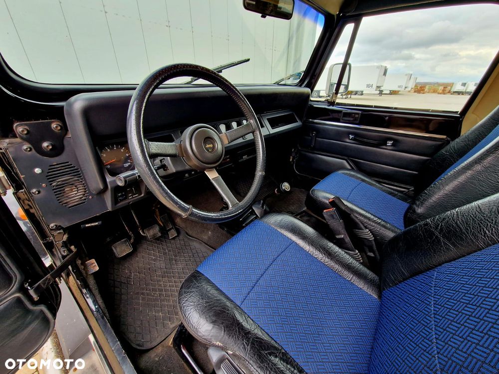 Jeep Wrangler - 10