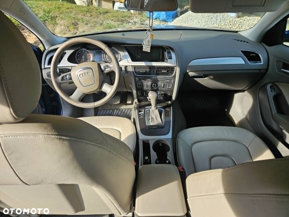 Audi A4 Limousine - 14