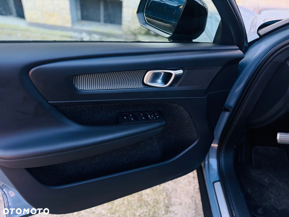 Volvo XC 40 D4 AWD Geartronic R-Design - 24