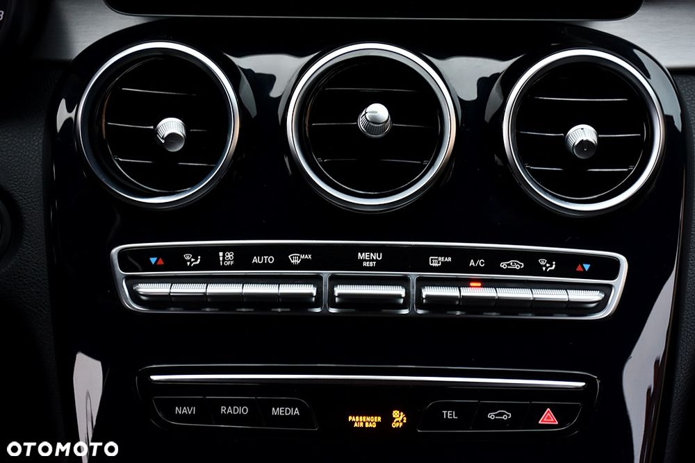 Mercedes-Benz Klasa C 300 9G-TRONIC Exclusive - 31