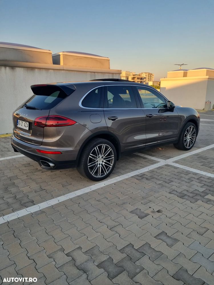 Porsche Cayenne 3.0 L - 3