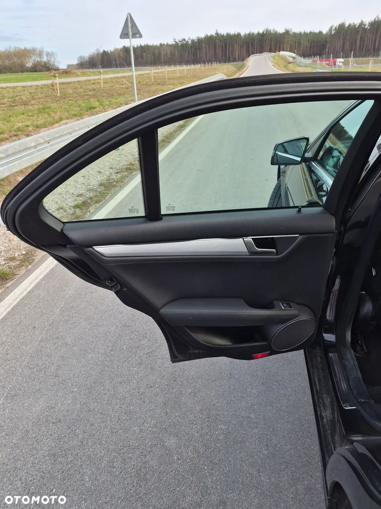 Mercedes-Benz Klasa C 300 CDI DPF 4Matic (BlueEFFICIENCY) 7G-TRONIC Elegance - 13