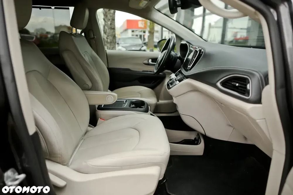Chrysler Pacifica - 25