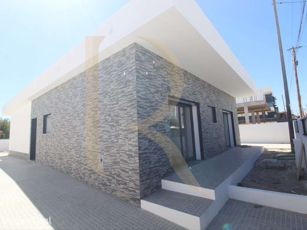 Moradia isolada térrea nova T4 em Fernão Ferro - Grande imagem: 2/24