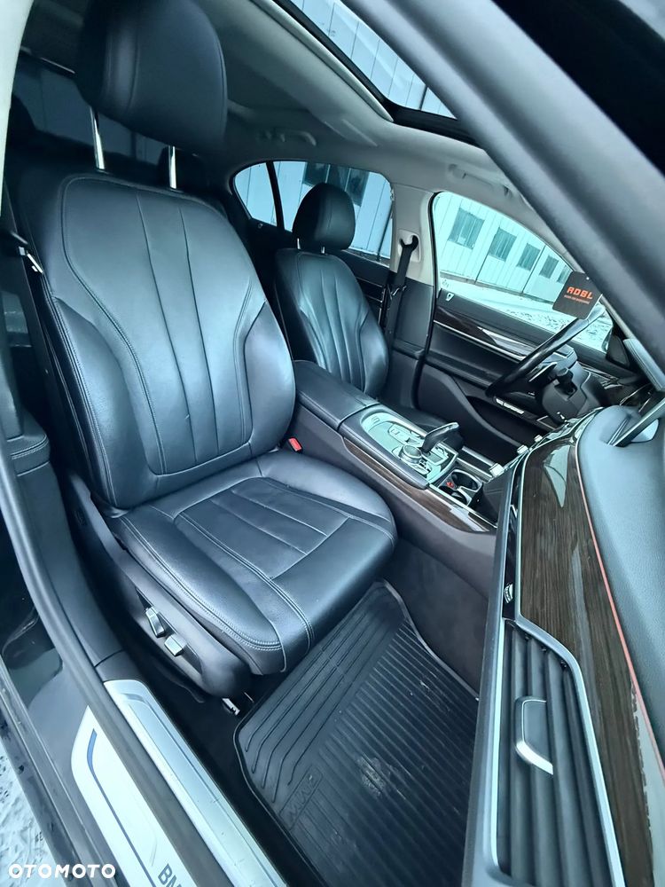 BMW Seria 7 740Li xDrive - 24