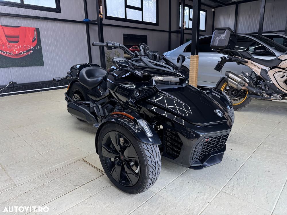 Can-Am Spyder - 1
