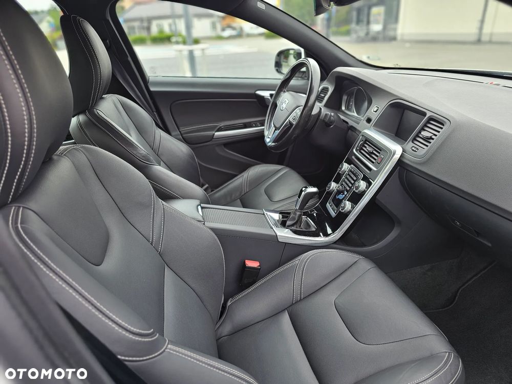 Volvo S60 T3 Drive-E Momentum - 13
