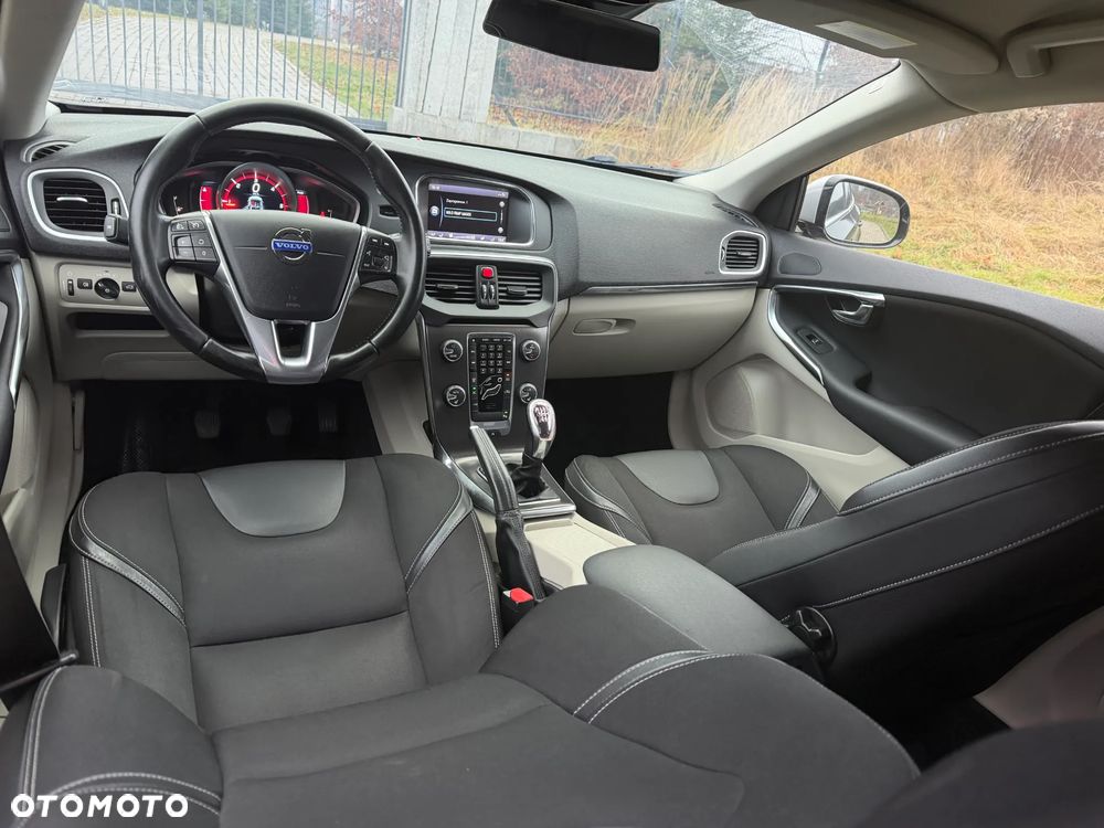 Volvo V40 D2 Momentum - 23