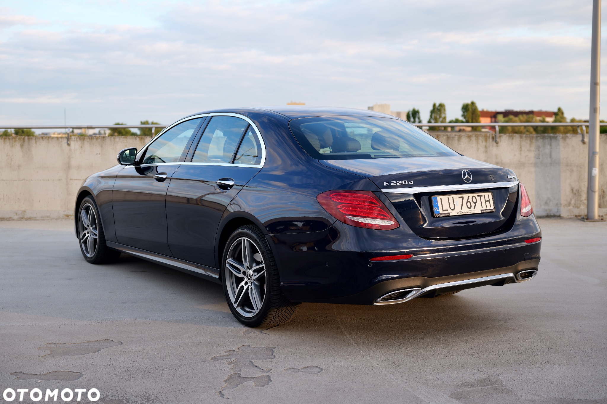 Mercedes-Benz Klasa E 220 d 4-Matic 9G-TRONIC - 2