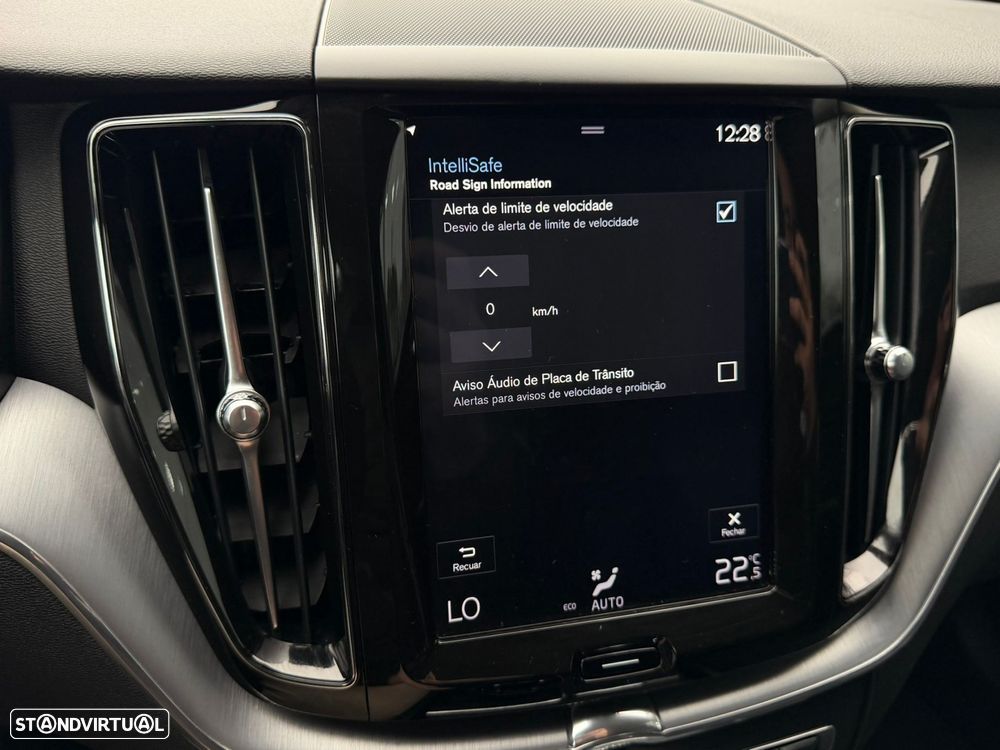 Volvo XC 60 2.0 D4 Momentum Geartronic - 41