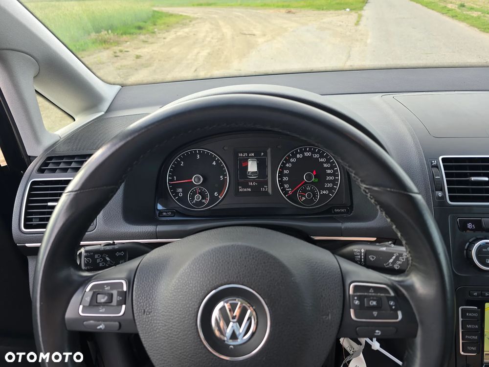 Volkswagen Touran 2.0 TDI DPF DSG Highline - 16