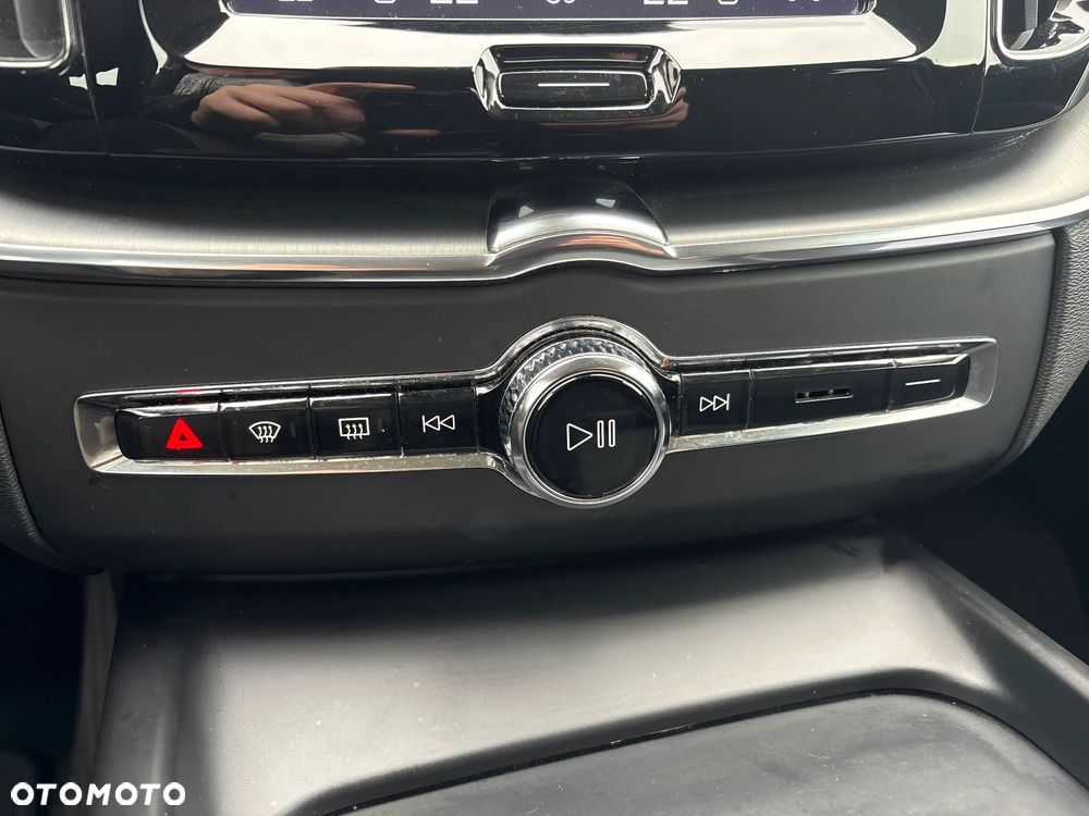 Volvo XC 60 B4 D AWD Momentum Pro - 29