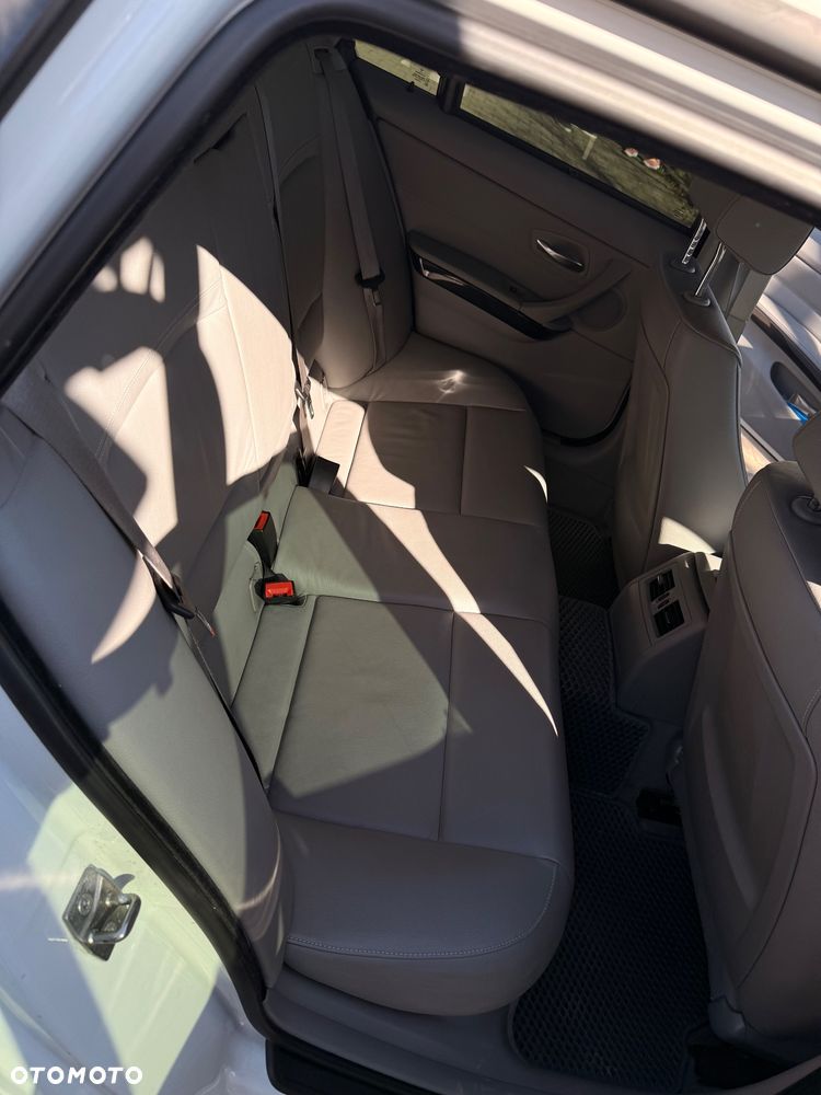 BMW Seria 3 318i - 11
