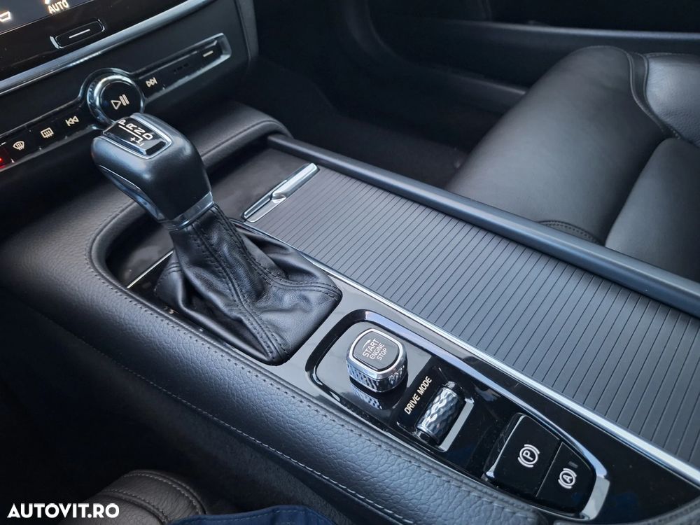 Volvo V90 V90CC D5 AWD PRO - 33