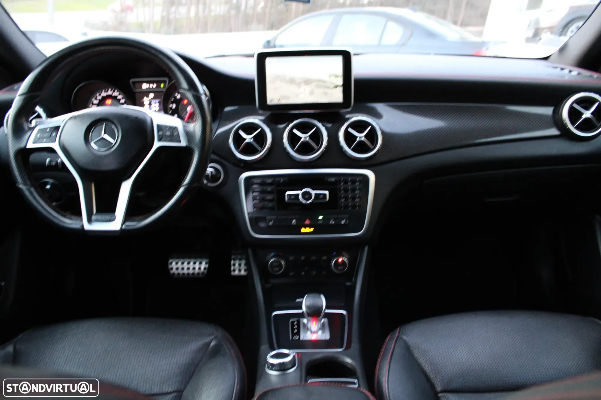 Mercedes-Benz GLA 45 AMG 4Matic 7G-DCT - 11