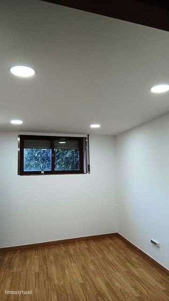 Arrendo Sala/Escritório Na zona da Areosa - Grande imagem: 4/8
