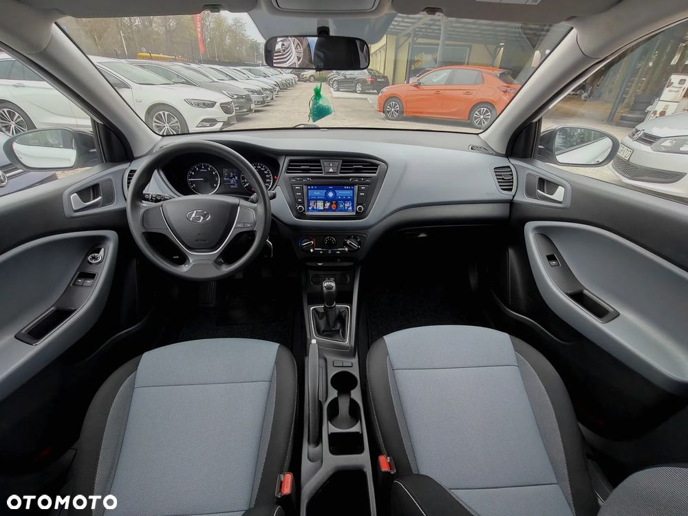 Hyundai i20 blue 1.2 - 8