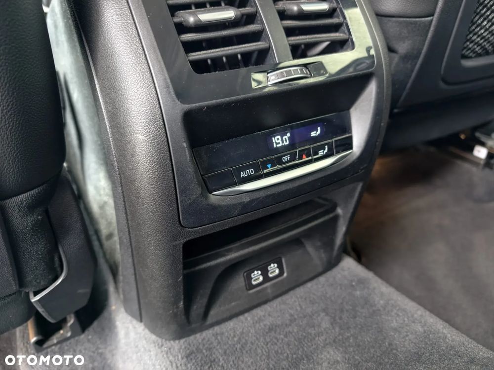 BMW X3 xDrive20i Advantage - 8