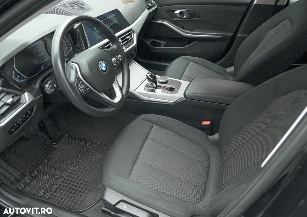 BMW Seria 3 318i Aut. Advantage - 12