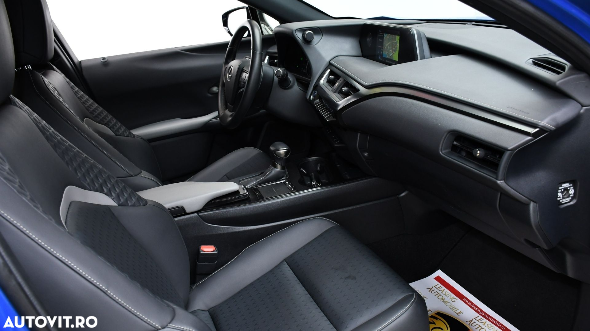 Lexus UX 250h (E-FOUR) Launch Edition - 10