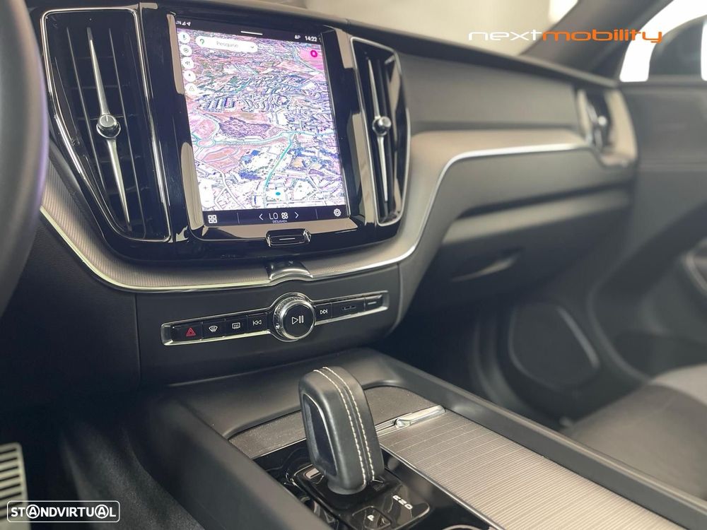 Volvo XC 60 2.0 T6 PHEV R-Design AWD - 15