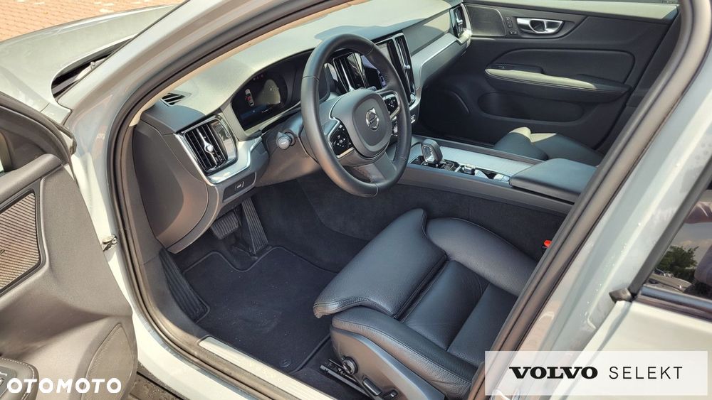Volvo V60 Cross Country - 16