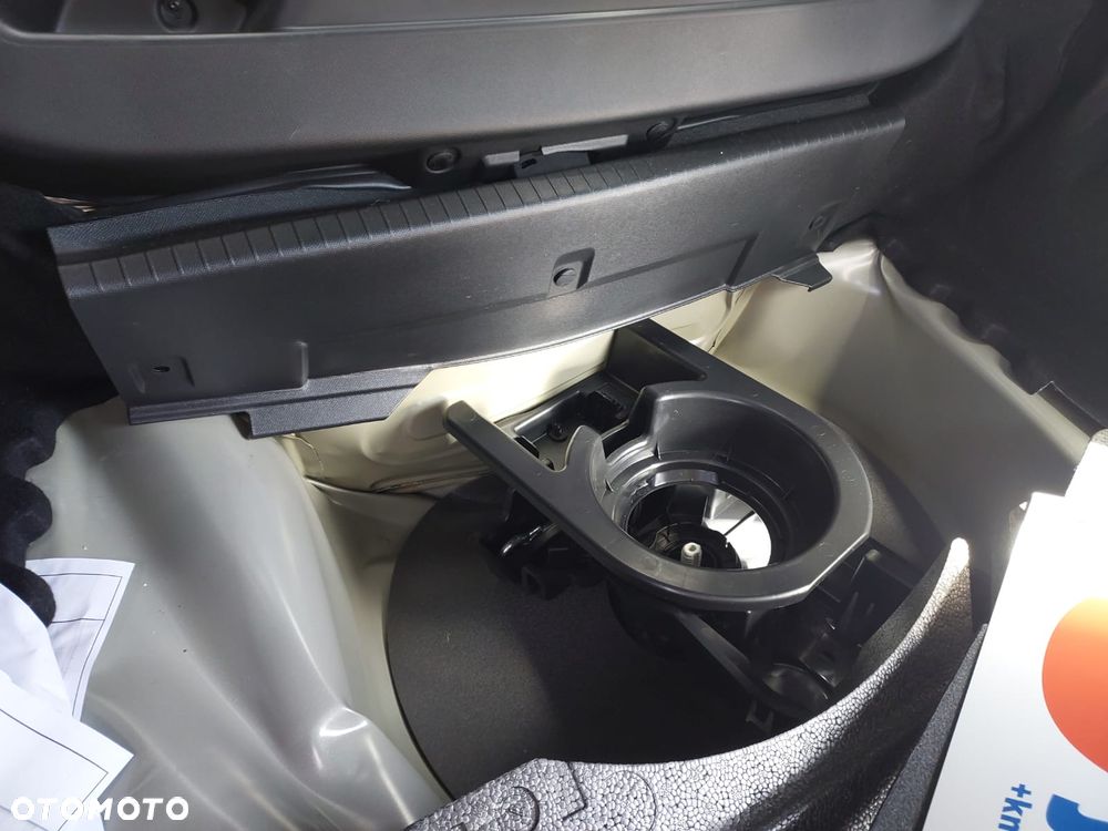 Peugeot 208 PureTech 100 Business - 12
