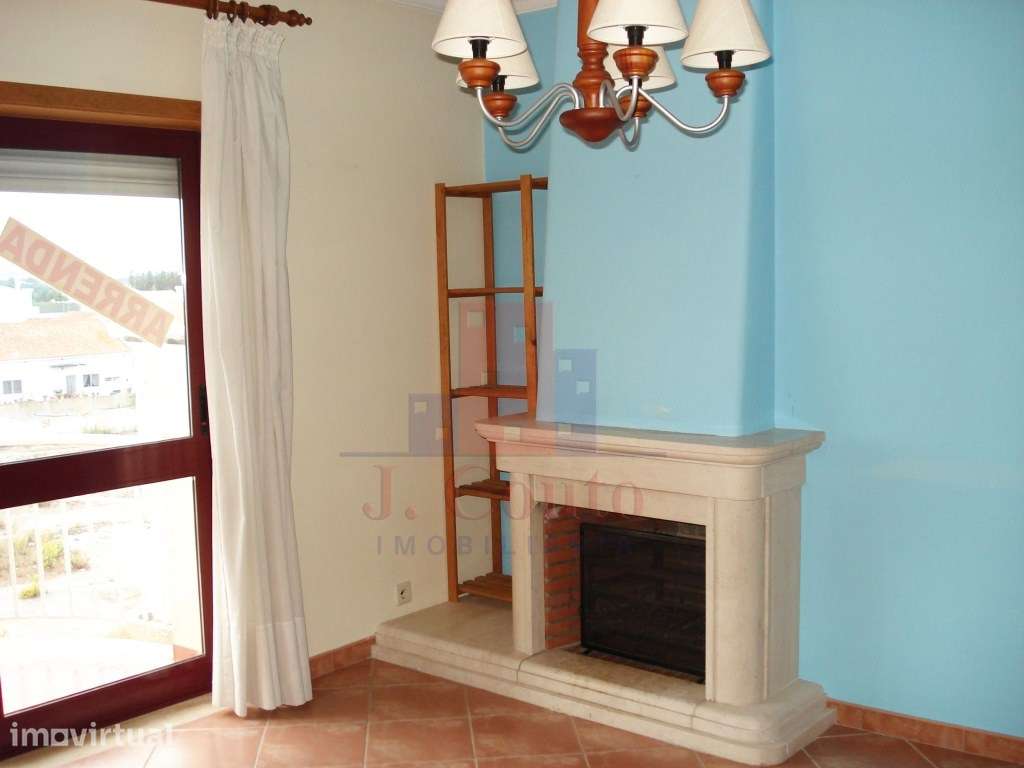 Apartamento T2 com garagem para arrendar - Grande imagem: 2/12