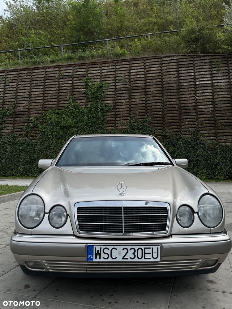 Mercedes-Benz Klasa E 230 Classic - 3