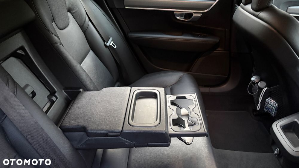 Volvo V90 D4 AWD Momentum - 28