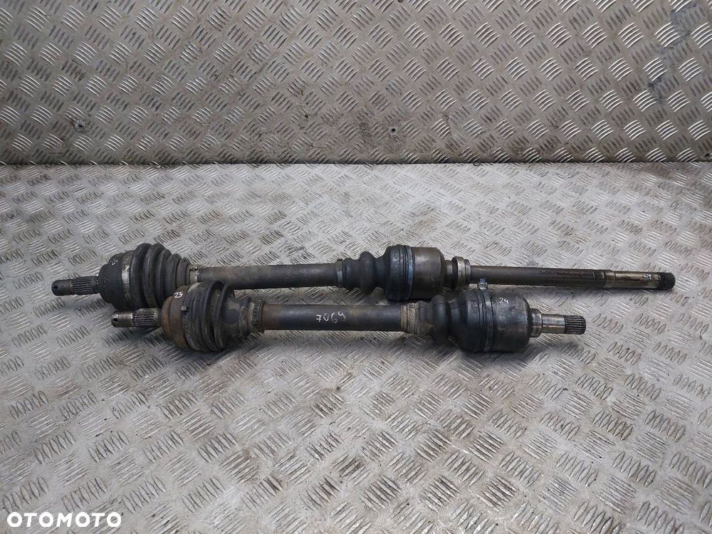PÓŁOŚ LEWY PRZÓD + PRAWY PRZÓD 5B PEUGEOT 307 I 1.6 HDI - 1
